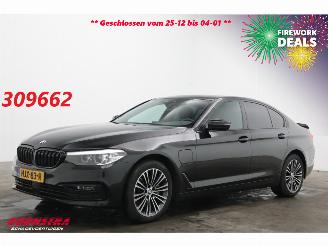 krockskadad bil auto BMW 5-serie 530e iPerformance WASSER SportLine Schuifdak LED ACC SHZ PDC 2018/12