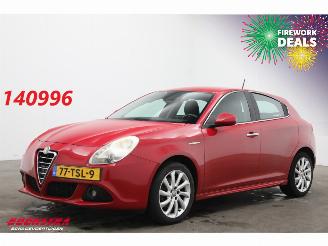 skadebil auto Alfa Romeo Giulietta 1.4 T Distinctive Clima Cruise AHK 2012/4