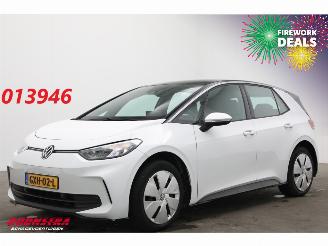 Vaurioauto  passenger cars Volkswagen ID.3 Pure Oranje Edition 52 kWh LED ACC Apple/Android LRHZ SHZ 2025/1