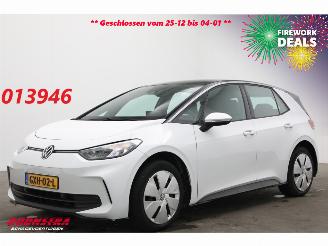 damaged passenger cars Volkswagen ID.3 Pure Oranje Edition 52 kWh LED ACC Apple/Android LRHZ SHZ 2025/1