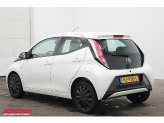 Toyota Aygo 1.0 VVT-i x-play Bluetooth Airco Cruise Camera picture 4