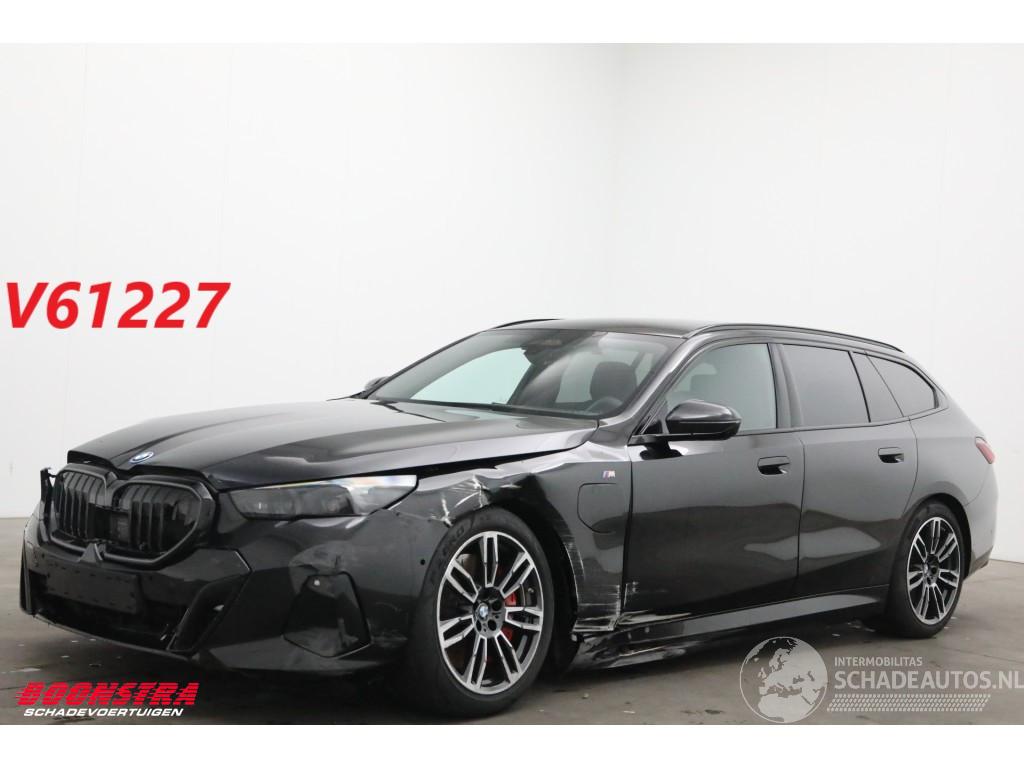 BMW 5-serie Touring 550e M-Sport xDrive Carbon HUD H/K ACC Memory 360°
