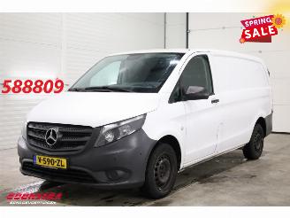 krockskadad bil bedrijf Mercedes Vito 111 CDI Functional Lang Navi Airco Cruise Camera PDC AHK 2019/9
