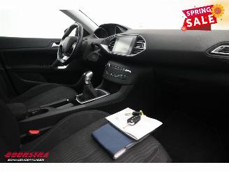 Peugeot 308 SW 1.2 PureTech Active Pano Navi Clima Cruise PDC AHK picture 5