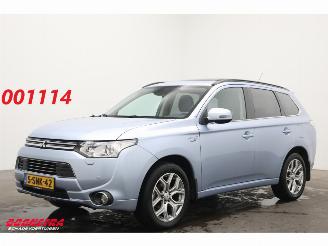 Coche accidentado Mitsubishi Outlander 2.0 PHEV 4WD Instyle+ ACC Schuifdak Leder Camera SHZ AHK 2013/11