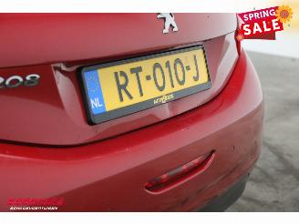 Peugeot 208 1.2 PureTech Blue Lion 5-DRS Navi Airco Cruise Bluetooth PDC picture 5