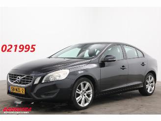 occasione autovettura Volvo S-60 2.4 D5 Kinetic Leder Navi Clima Cruise PDC AHK 2011/1