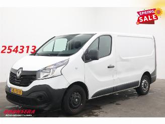 Vaurioauto  commercial vehicles Renault Trafic 1.6 dCi L1-H1 Comfort Navi Airco Cruise PDC 2019/7