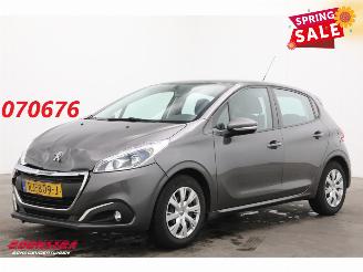 krockskadad bil auto Peugeot 208 1.2 PureTech Blue Lion 5-DRS Navi Airco Cruise PDC 41.267 km! 2017/11
