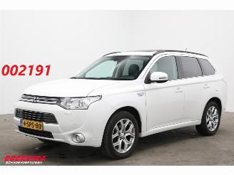 Schadeauto Mitsubishi Outlander 2.0 PHEV Instyle 4WD Schuifdak Leder Cruise Camera SHZ AHK 2013/11