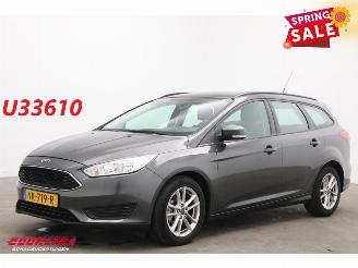 Vaurioauto  passenger cars Ford Focus 1.0 Trend Navi Airco Cruise PDC 2017/2