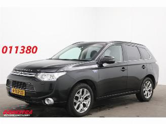 Schadeauto Mitsubishi Outlander 2.0 PHEV Instyle 4WD Leder Schuifdak Navi Clima Cruise SHZ AHK 2014/3