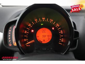 Toyota Aygo 1.0 VVT-i x-play Aut. Airco Camera Bluetooth 98.797 km! picture 14