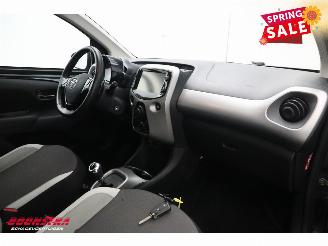 Toyota Aygo 1.0 VVT-i x-play Aut. Airco Camera Bluetooth 98.797 km! picture 7