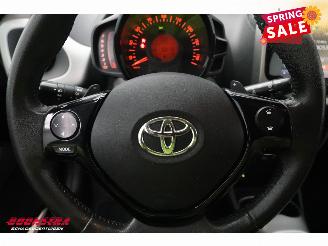 Toyota Aygo 1.0 VVT-i x-play Aut. Airco Camera Bluetooth 98.797 km! picture 13