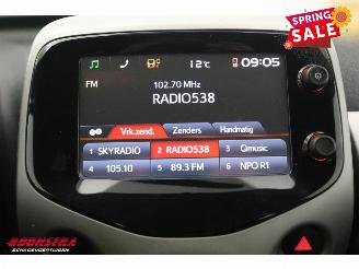 Toyota Aygo 1.0 VVT-i x-play Aut. Airco Camera Bluetooth 98.797 km! picture 16
