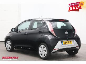 Toyota Aygo 1.0 VVT-i x-play Aut. Airco Camera Bluetooth 98.797 km! picture 4
