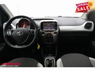 Toyota Aygo 1.0 VVT-i x-play Aut. Airco Camera Bluetooth 98.797 km! picture 8