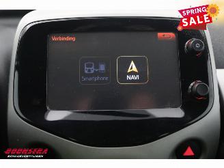 Toyota Aygo 1.0 VVT-i x-play Aut. Airco Camera Bluetooth 98.797 km! picture 17