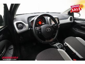 Toyota Aygo 1.0 VVT-i x-play Aut. Airco Camera Bluetooth 98.797 km! picture 12