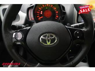Toyota Aygo 1.0 VVT-i x-play Aut. Airco Camera Bluetooth 98.797 km! picture 13
