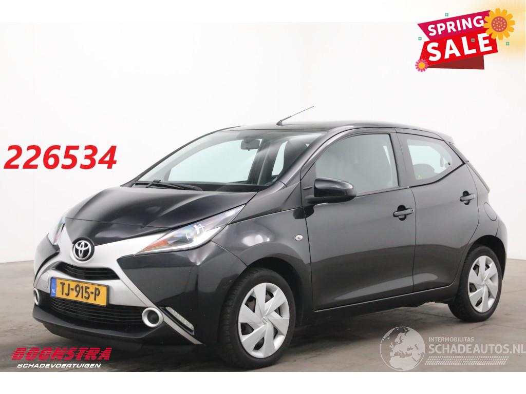 Toyota Aygo 1.0 VVT-i x-play Aut. Airco Camera Bluetooth 98.797 km!