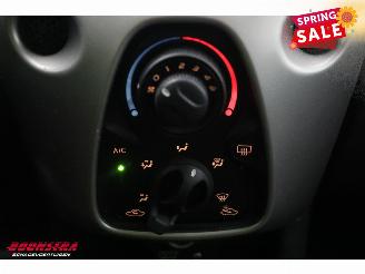 Toyota Aygo 1.0 VVT-i x-play Aut. Airco Camera Bluetooth 98.797 km! picture 18