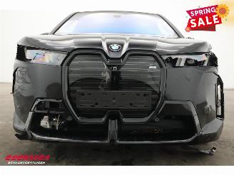 BMW iX xDrive M70 112 kWh Pano LED ACC B&W Memory 360° AHK picture 9