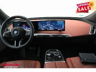 BMW iX xDrive M70 112 kWh Pano LED ACC B&W Memory 360° AHK picture 18