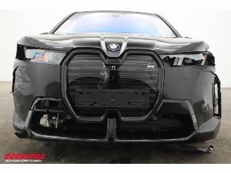 BMW iX xDrive M70 112 kWh Pano LED ACC B&W Memory 360° AHK picture 9