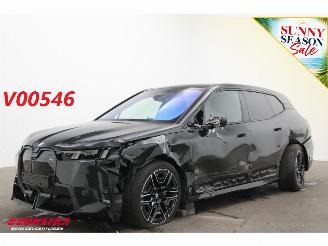 krockskadad bil auto BMW iX xDrive M70 112 kWh Pano LED ACC B&W Memory 360° AHK 2025/4