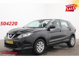 damaged passenger cars Nissan Qashqai 1.2 Visia Airco Cruise AHK 2015/12