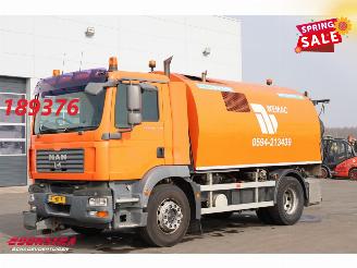 skadebil auto MAN TGM 18.240 Bucher Optifant 70 Kehrmaschine 2007/10