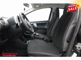 Toyota Aygo 1.0 VVT-i Now 5-DRS Navi Airco 96.456 km! picture 17