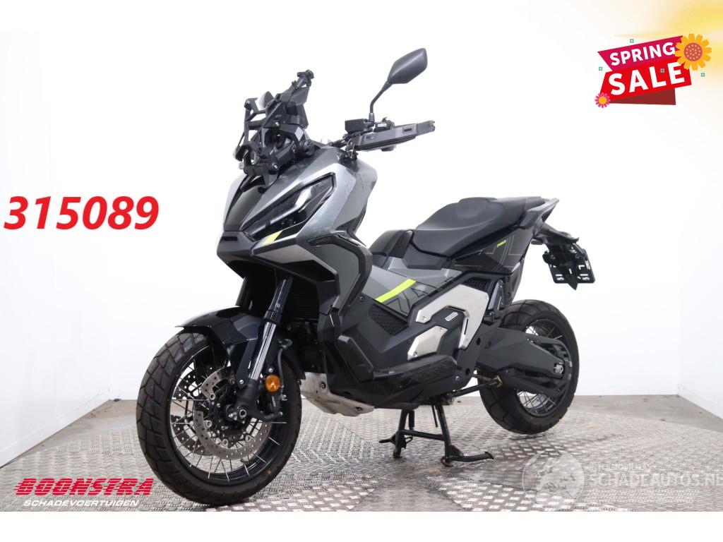 Honda  X-ADV 750 Special Edition DCT LED Akrapovic Bluetooth 5.546 km!