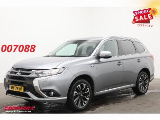 occasion passenger cars Mitsubishi Outlander 2.0 PHEV Executive Edition 4X4 Navi Clima Cruise Camera SHZ PDC AHK 2015/12
