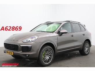 škoda osobní automobily Porsche Cayenne 3.0 S E-Hybrid Pano PDLS PASM Leder Cruise SHZ 2015/12