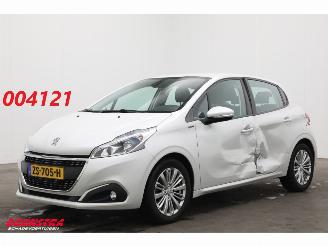 Unfallwagen Peugeot 208 1.2 PT. 110 Signature Clima PDC Mirrorlink Camera 93.920 km! 2019/1