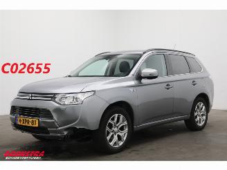 skadebil auto Mitsubishi Outlander 2.0 PHEV 4WD Executive Edition Navi Clima Cruise Camera AHK 2014/10