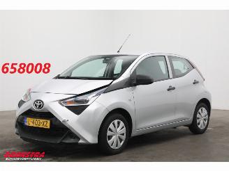 skadebil auto Toyota Aygo 1.0 VVT-i x-fun Airco Bluetooth 38.601 km! 2021/8