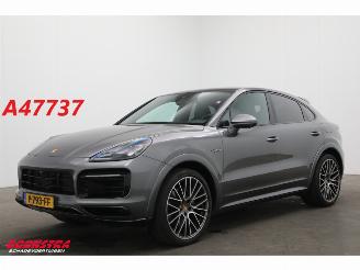 Vaurioauto  passenger cars Porsche Cayenne 3.0 E-Hybrid PASM PDCC Sport Chrono Pano ACC 360° Bose 2022/2