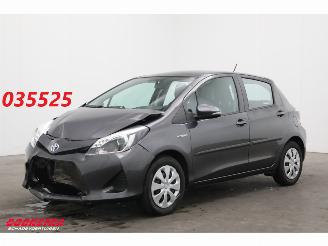 damaged passenger cars Toyota Yaris 1.5 Full Hybrid Aspiration 5-drs Cruise Clima Bluetooth Camera 2013/4