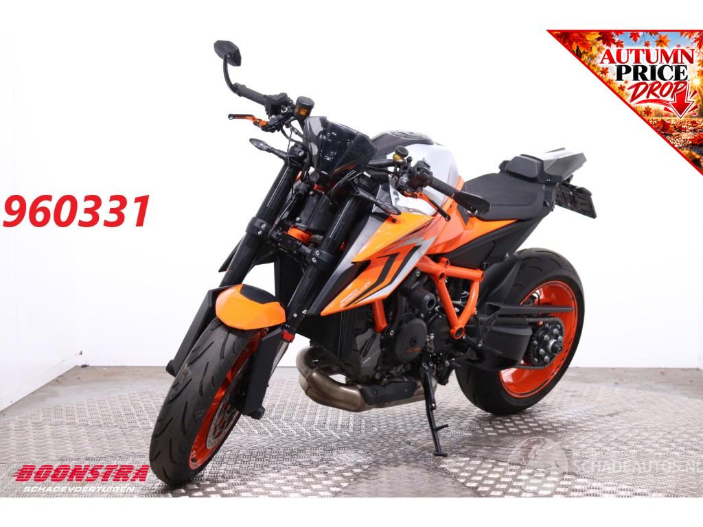 KTM 1290 SuperDuke R ABS Austin Racing Cruise
