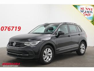krockskadad bil auto Volkswagen Tiguan 2.0 TSI DSG 4Motion Pano Schuif/kantel ACC Clima Navi SHZ Apple/Android Camera PDC 2023/7