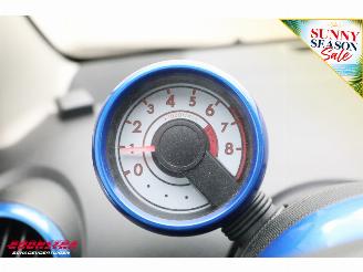 Toyota Aygo 1.0 VVT-i Now 5-drs Airco Navi Bluetooth 92.182 km! picture 19