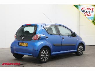 Toyota Aygo 1.0 VVT-i Now 5-drs Airco Navi Bluetooth 92.182 km! picture 3