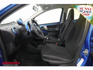 Toyota Aygo 1.0 VVT-i Now 5-drs Airco Navi Bluetooth 92.182 km! picture 14