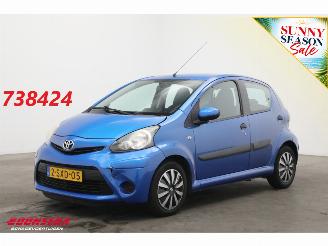 Unfallwagen Toyota Aygo 1.0 VVT-i Now 5-drs Airco Navi Bluetooth 92.182 km! 2013/12