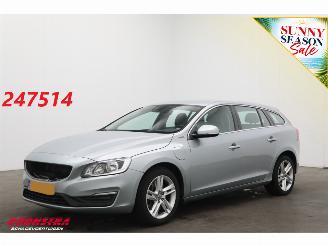 škoda osobní automobily Volvo V-60 2.4 D6 AWD Plug-In Hybrid Summum H/K Cruise Navi Clima Leder PDC 2014/11