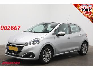 Coche accidentado Peugeot 208 1.2 PureTech Allure Apple/Android Navi Clima Cruise Camera 64.916 km! 2017/3